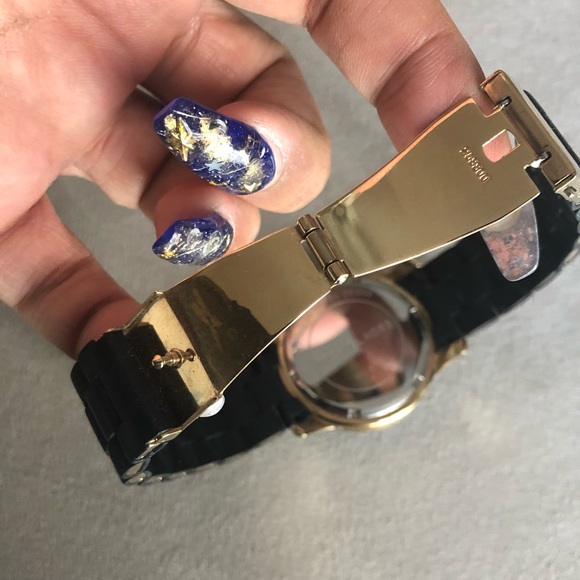 ❌ SOLD! Authentic Michael Kors watch in black and gold - Picture 5 of 7